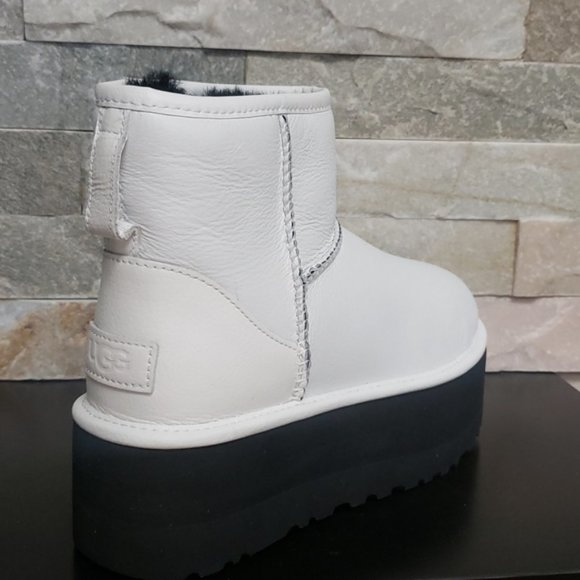 🎁 UGG Classic Mini Platform Matte Boot - Picture 8 of 8